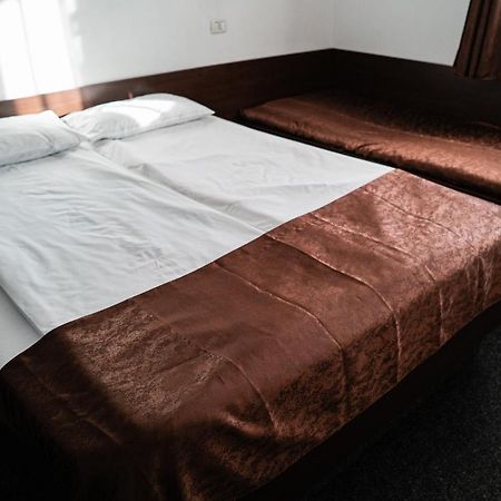 Casa Gorjeneasca Hotell Târgu Jiu Exteriör bild