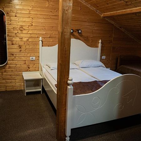 Casa Gorjeneasca Hotell Târgu Jiu Exteriör bild