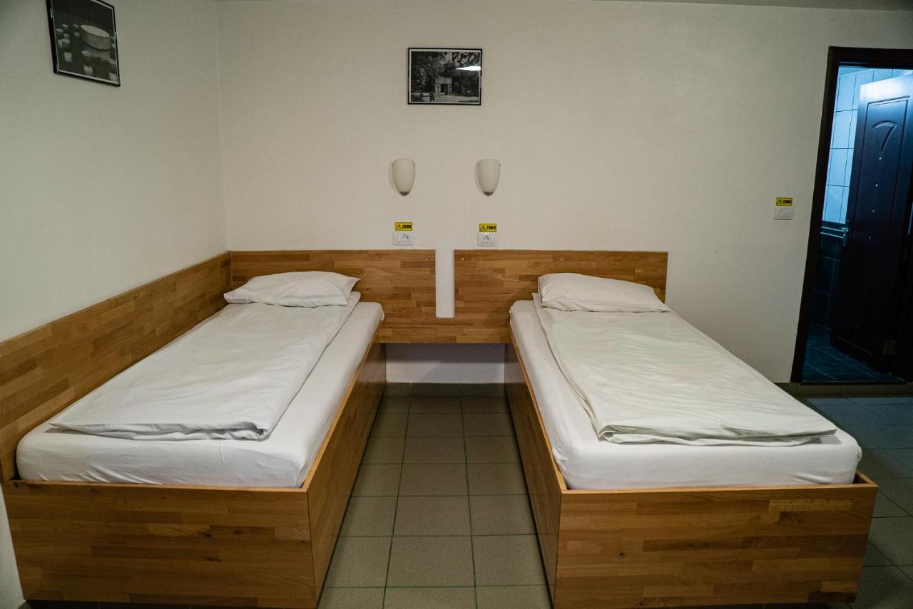 Casa Gorjeneasca Hotell Târgu Jiu Exteriör bild