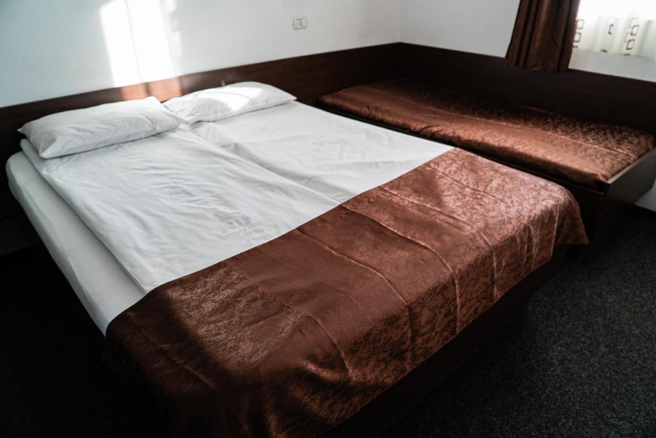 Casa Gorjeneasca Hotell Târgu Jiu Exteriör bild