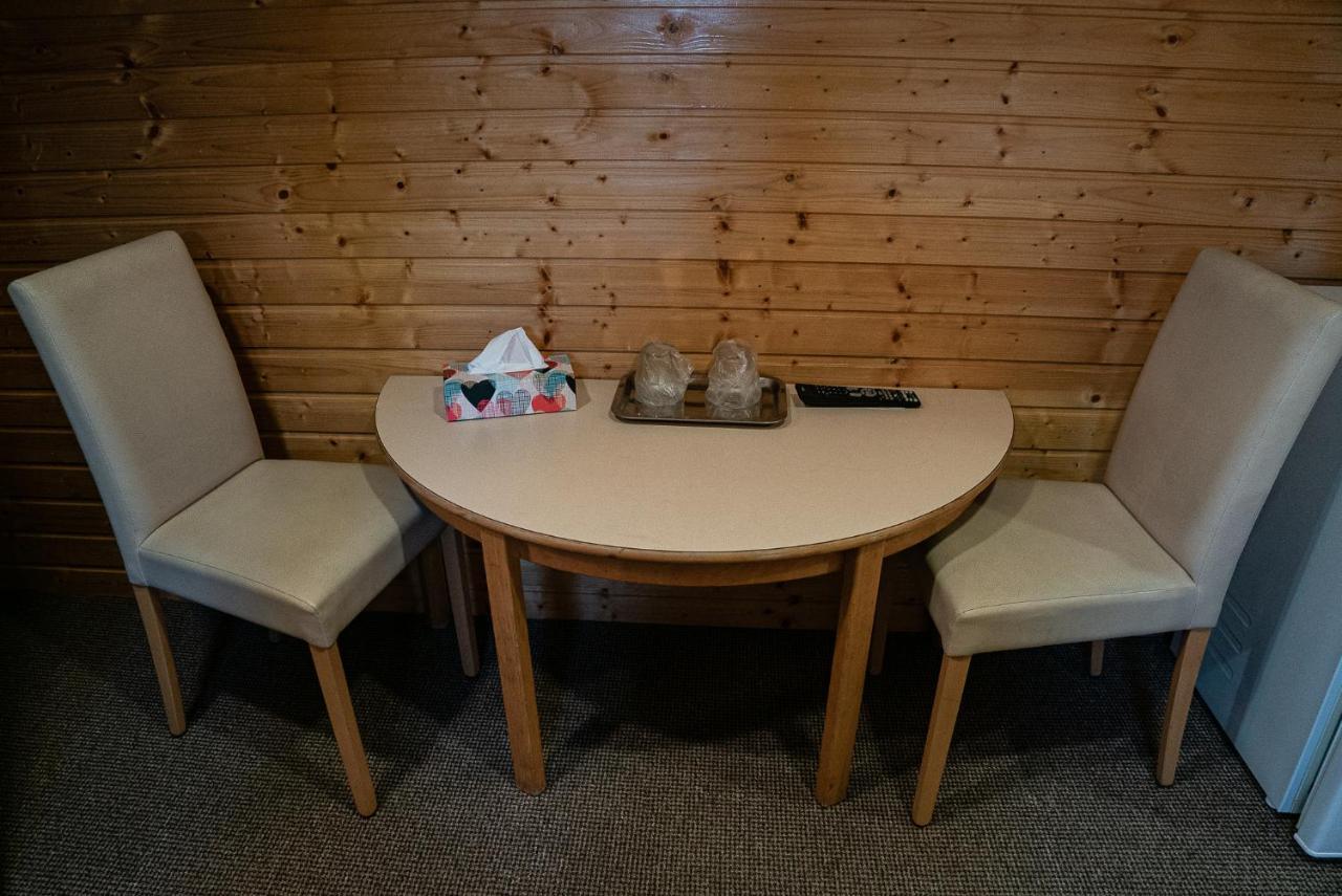Casa Gorjeneasca Hotell Târgu Jiu Exteriör bild