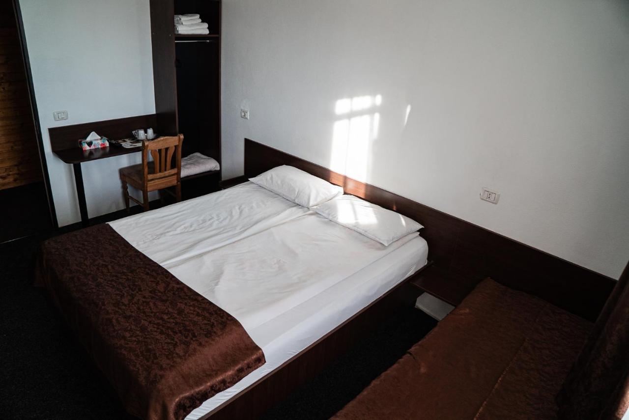 Casa Gorjeneasca Hotell Târgu Jiu Exteriör bild