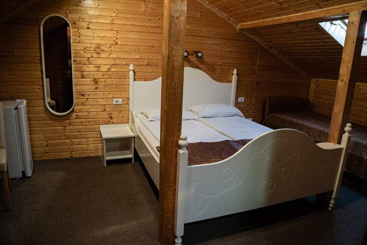 Casa Gorjeneasca Hotell Târgu Jiu Exteriör bild