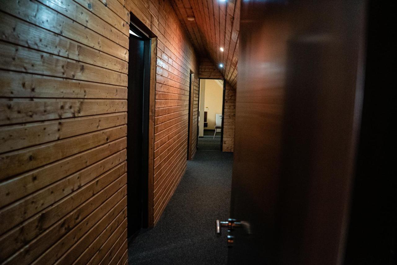 Casa Gorjeneasca Hotell Târgu Jiu Exteriör bild
