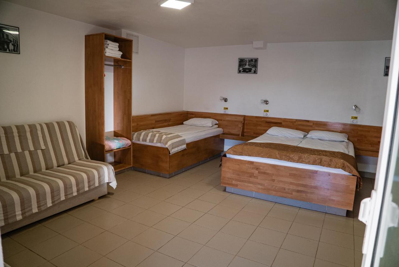 Casa Gorjeneasca Hotell Târgu Jiu Exteriör bild