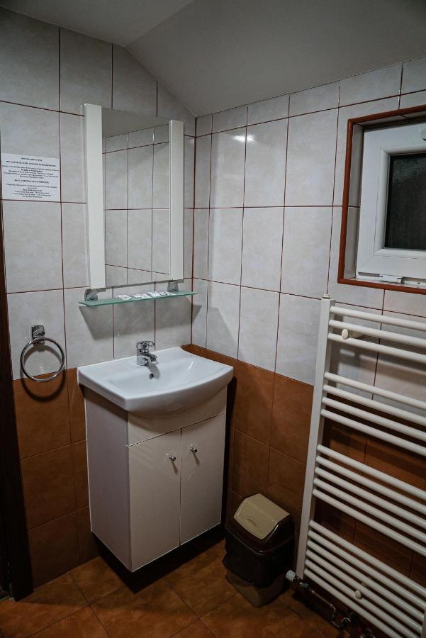 Casa Gorjeneasca Hotell Târgu Jiu Exteriör bild
