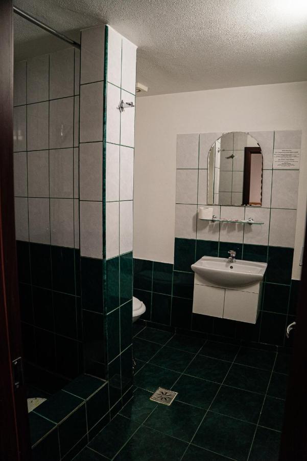 Casa Gorjeneasca Hotell Târgu Jiu Exteriör bild
